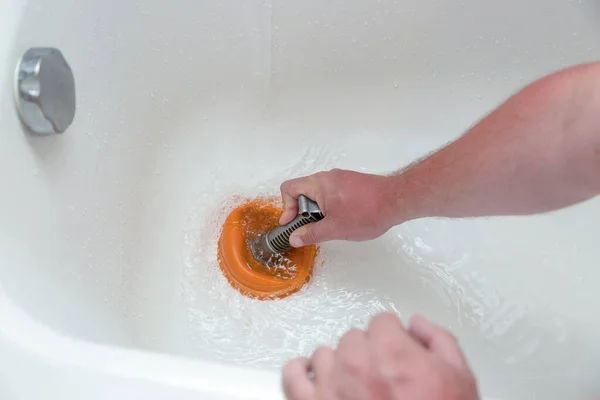 Mano Hombre Con Émbolo Baño Limpiando Las Tuberías Los Bloqueos —  Fotos de Stock