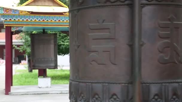 Draaiende Boeddhistische Trommel Van Wensvervulling Evenals Gebeden Mantra Recitatie — Stockvideo