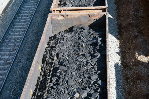 Природный уголь в вагоне. Концепция экспорта минеральных ресурсов из страны.