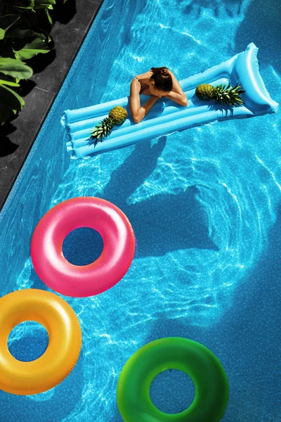 Summer Holidays Vacation. Summertime. Float Rings, Mattress Floating — Stock Photo, Image