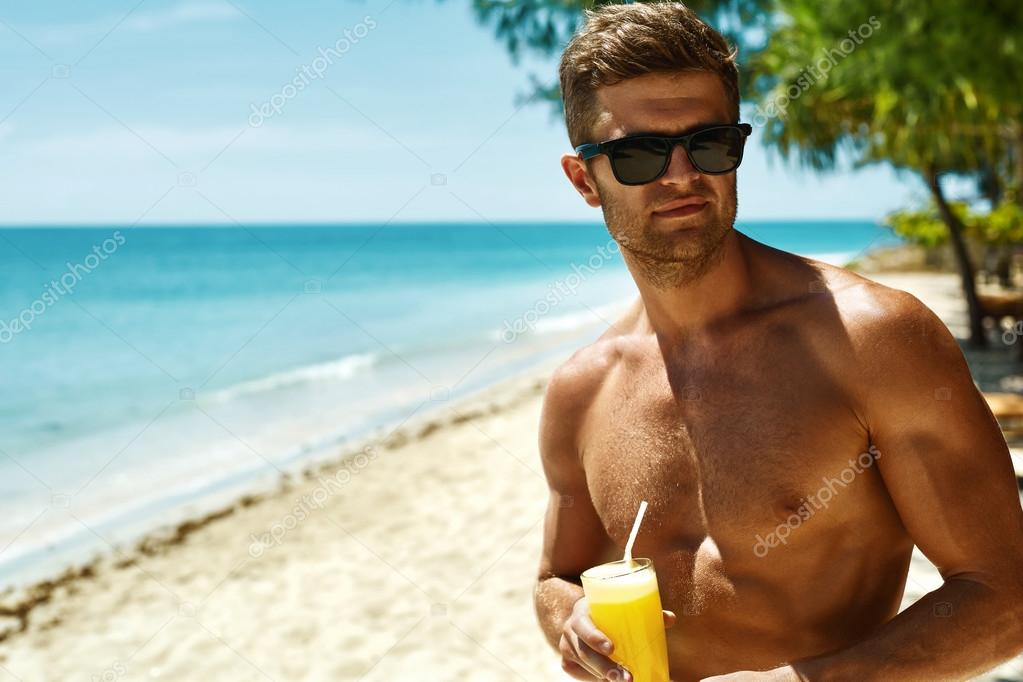 depositphotos_110992942-stock-photo-summer-athletic-muscular-man-drinking.jpg