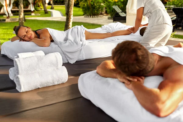 Couple Treatment At Spa. People Enjoying Relax Massage Outdoors — Stock Photo, Image