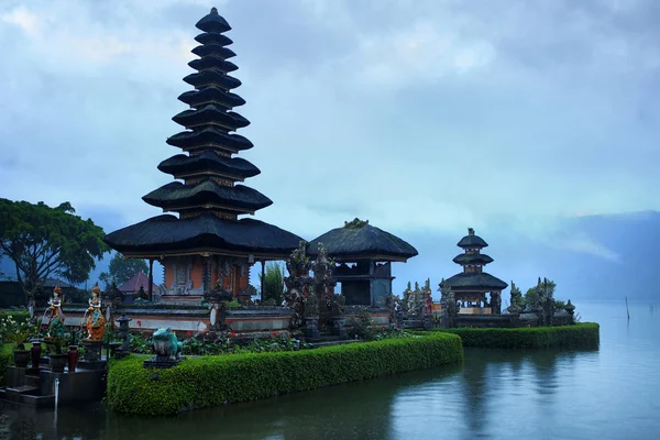Bali, Indonésia. Paisagem de Pura Ulun Danu Bratan Templo — Fotografia de Stock