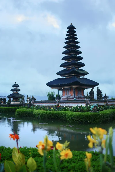 Bali, Indonésia. Paisagem de Pura Ulun Danu Bratan Templo — Fotografia de Stock