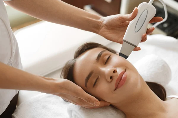 Woman Skin Care. Ultrasound Cavitation Skin Beauty Treatment — Zdjęcie stockowe