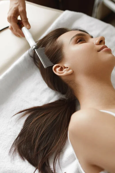 Hair Care. Beautiful Woman Receiving Brushing Beauty Treatment — Stock Photo, Image