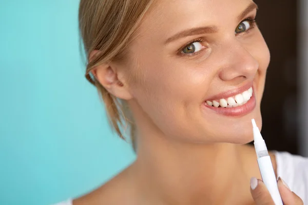 Woman With Beautiful Smile, Healthy Teeth Using Whitening Pen — Stockfoto