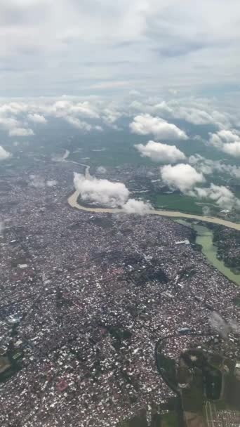 Vue Ville Avion Volant Dessus Des Nuages Dans Ciel Vidéo — Video