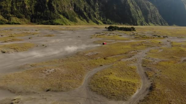 SUV car riding on mountain plateau in Indonesia — Stock Video