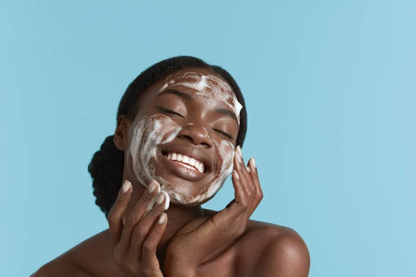 Close Portrait Beautiful Black Girl Wash Her Face Cleansing Face — Stock Photo, Image