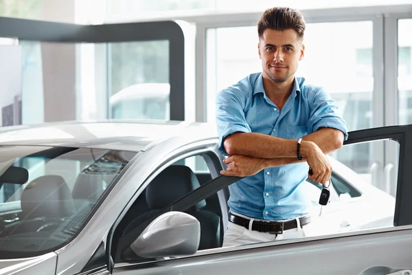 Man With Keys To The Car — Stock Photo, Image