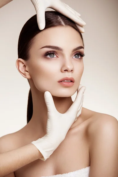 Plastik Cerrahi operasyon kozmetik önce kadın