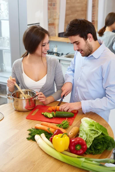 Couple Cooking Food in Kitchen. Healthy lifestyle — Stock Photo, Image
