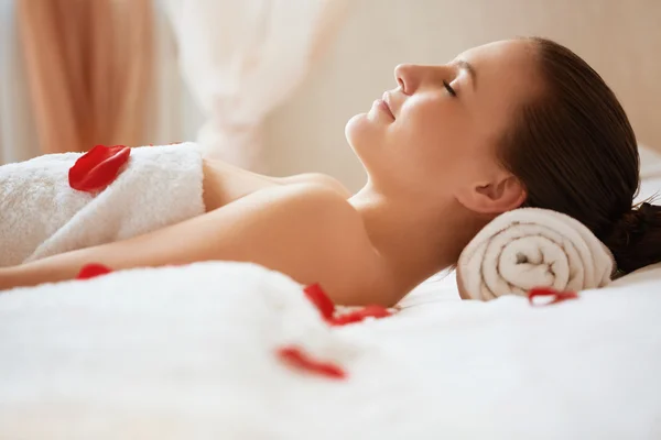 Spa Woman. Beautiful Woman Relaxes on Bed . Face care. — Stock Photo, Image