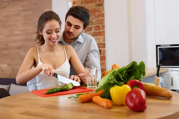 Couple Cooking Food in Kitchen. Healthy lifestyle — Stock Photo, Image