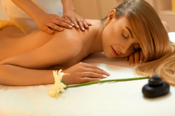 Spa Woman. Close-up of a Beautiful Woman Getting Spa Treatment. — Stock Photo, Image