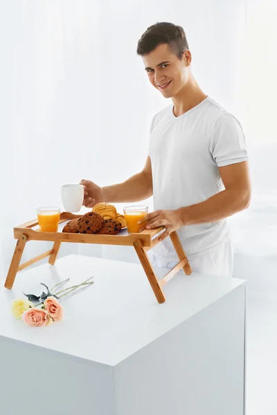 Portrait of man in the morning. Romantic breakfast — 스톡 사진