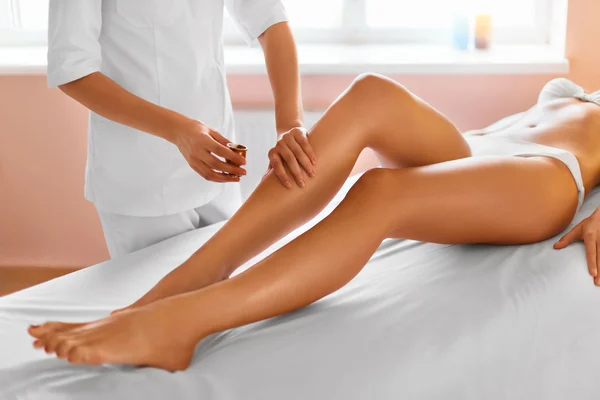 Body care. Spa treatment. Leg massage therapy — Stock Fotó