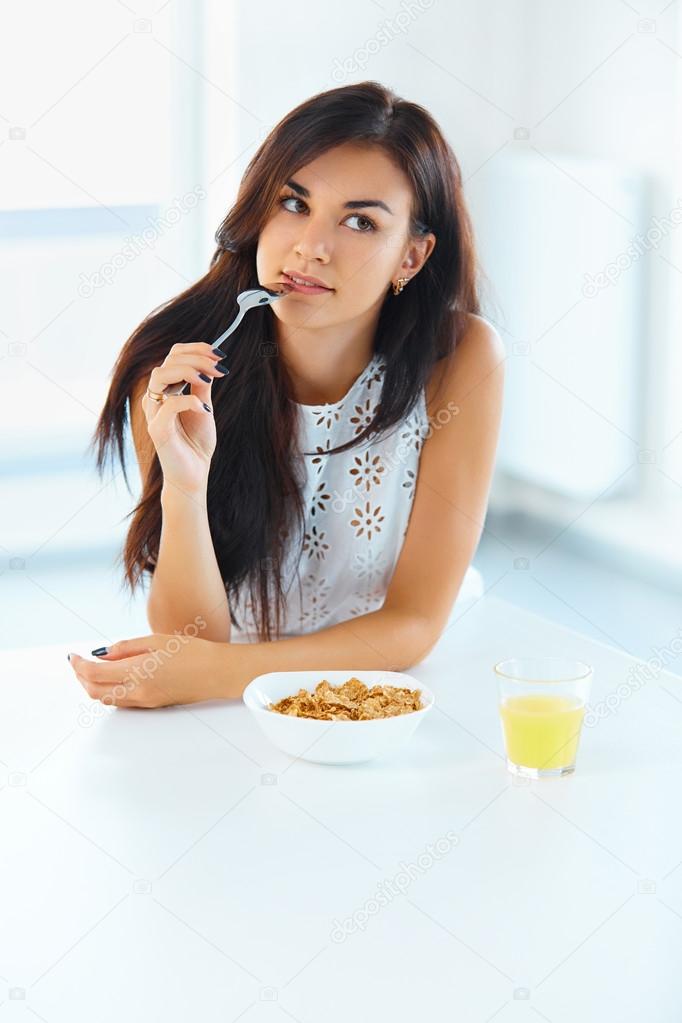 Portrait of woman eating cereals. Healthy eating. Health care. W