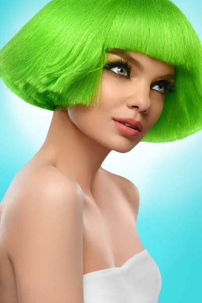 Beauty-Mode-Modell. Frau mit Haaren und Make-up. hohe Qualität — Stockfoto