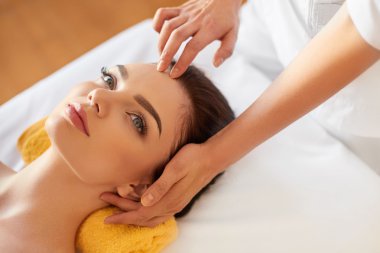 Kadın. Bea yüz muamele güzel genç kadın