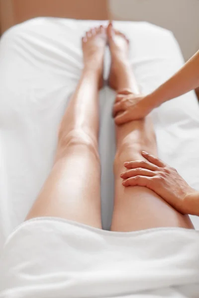 Young Woman Receiving Leg Massage at Spa Center. Body Care — Stock Photo, Image