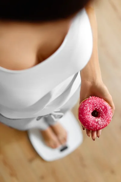Diet Concept. Woman On Scale Holding Donut. Weight Loss. Dieting — Stok fotoğraf