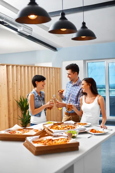 Celebration. Friends Having Dinner Party. Eating Pizza, Drinking — Stock Photo, Image