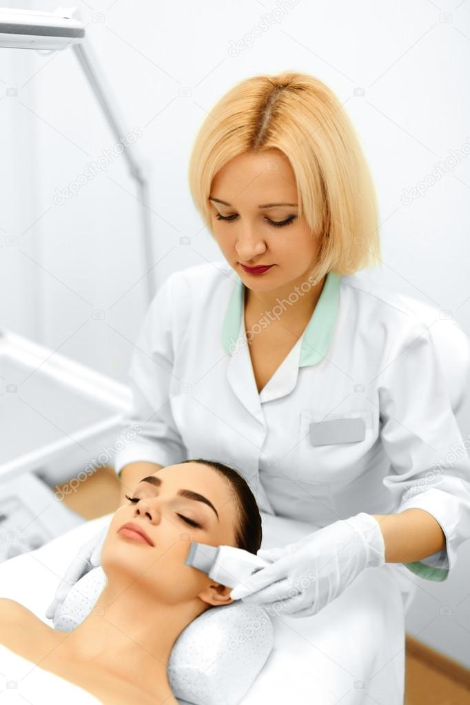 Skin Care. Ultrasound Cavitation Facial Peeling. Skin Cleansing 