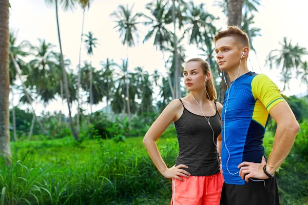 Healthy Lifestyle. Runner Couple Preparing To Jog. Fitness And S — Stock Photo, Image