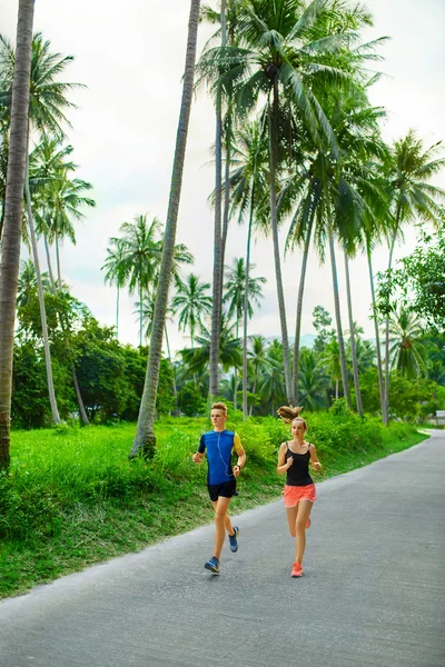 En forme. Courir en couple athlétique. Coureurs Jogging. Du sport. H — Photo