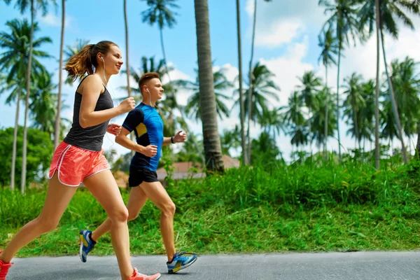 Fitness. Ajuste atlético Pareja Correr. Corredores corriendo. Deportes. H —  Fotos de Stock