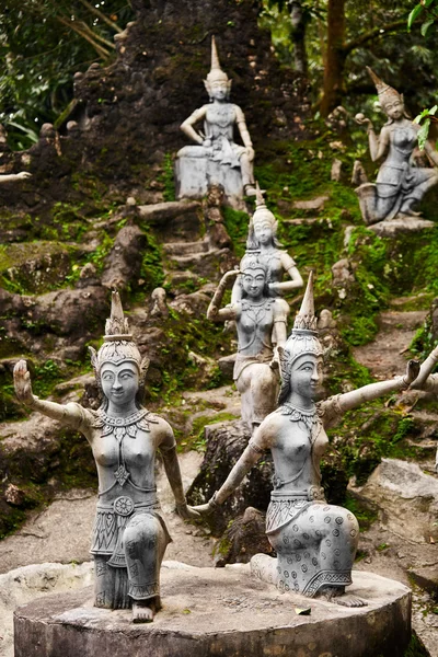 Tailandia. Estatuas secretas mágicas del jardín de Buda en Samui. Viajar, T — Foto de Stock