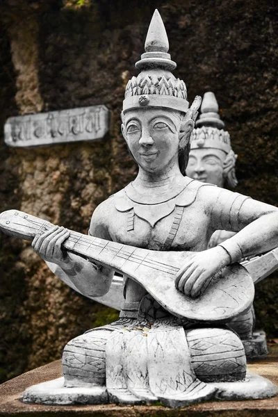 Tailandia. Estatuas secretas mágicas del jardín de Buda en Samui. Viajar, T — Foto de Stock