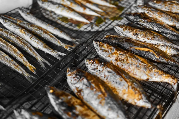 Healthy Food. Grilled Fish On Grill. Meal. Seafood Eating. Nutri — Stockfoto
