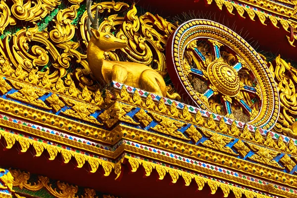 Tailandia Arquitectura. Pagoda budista en el templo de Wat Phra Yai. L — Foto de Stock