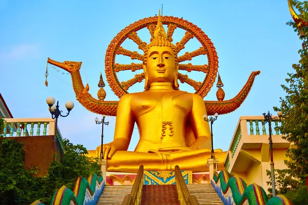 Religión, Tailandia. Wat Phra Yai, Templo del Gran Buda en Samui . — Foto de Stock