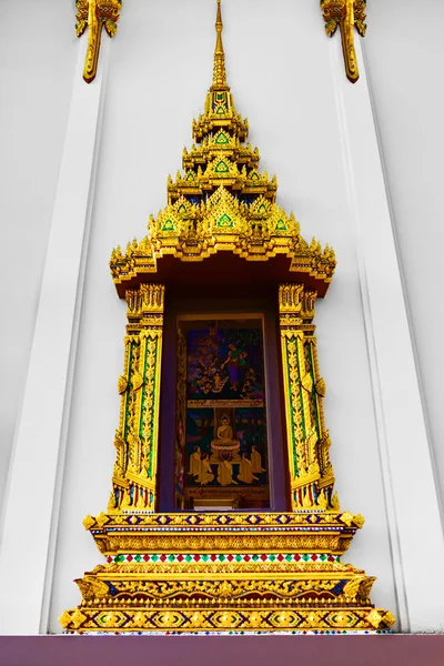 Thailand Architecture. Buddhist Pagoda At Wat Phra Yai Temple. L — Stockfoto