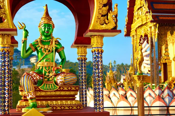 Thailandia. Statua della divinità al tempio di Wat Phra Yai. Turismo. Punto di riferimento — Foto Stock