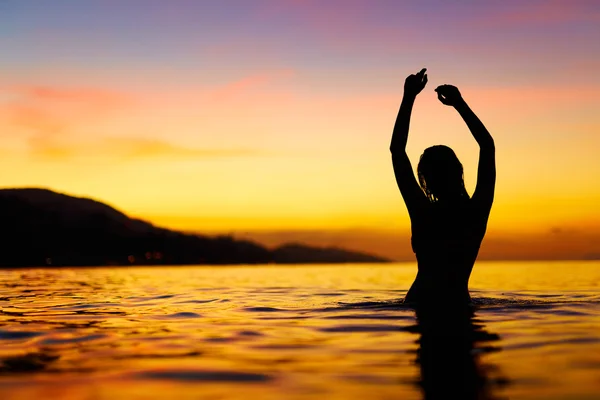 Freedom, Enjoyment. Woman In Sea At Sunset. Happiness, Healthy L — 스톡 사진