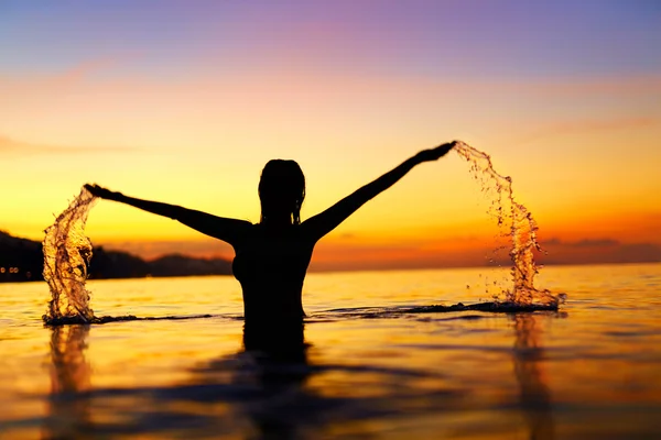 Freedom, Enjoyment. Woman In Sea At Sunset. Happiness, Healthy L — 스톡 사진