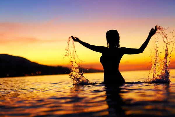 Freedom, Enjoyment. Woman In Sea At Sunset. Happiness, Healthy L — 스톡 사진