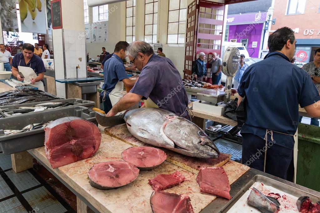 depositphotos_79302448-stock-photo-fish-market-in-funchal-madeira.jpg