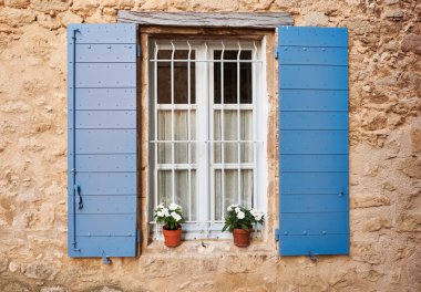 Provence pencere