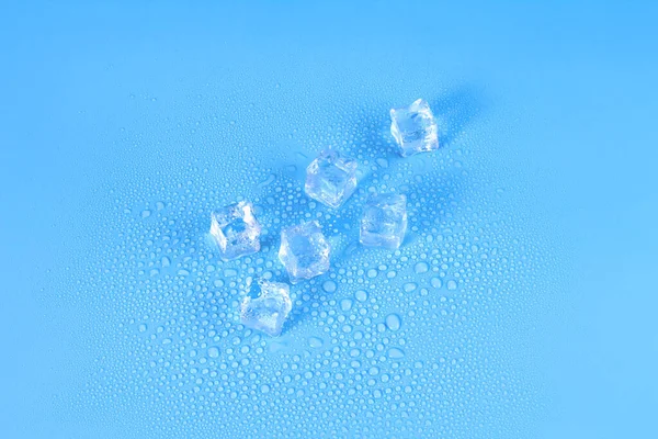 Ledové Kostky Led Taje Led Modrém Pozadí — Stock fotografie