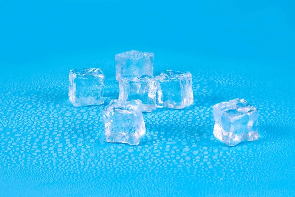 Five Ice Cubes Drinks Water Drops — Stock Photo, Image