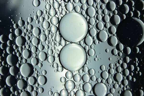 Abstrakcyjne Makro Tło Kół Olejnych Unoszących Się Nad Powierzchnią Wody — Zdjęcie stockowe
