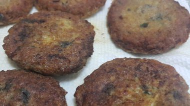 Lezzetli kızarmış kebap, Asya fast food tarifi. Metin ve reklamlar için yiyecek arkaplanı