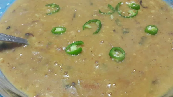 Delicioso Plato Tradicional Haleem Con Pimienta Verde Tazón Para Cena — Foto de Stock