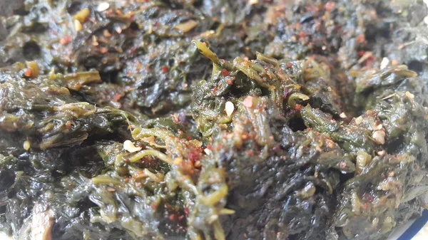 Lezzetli Taze Ispanak Yaprakları Veya Sebzelerin Yakın Görüntüsü Pişmiş Yemekler — Stok fotoğraf